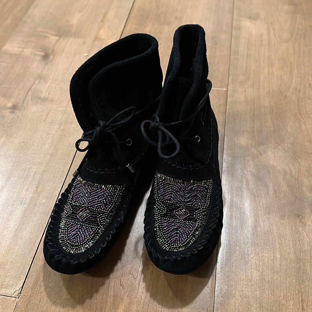 The sak Moccasins